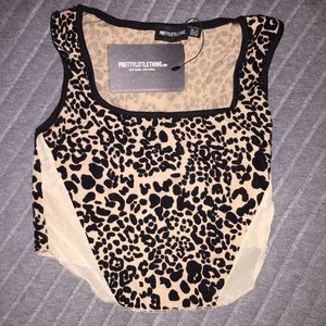 PrettyLittleThing Leopard Crop Top